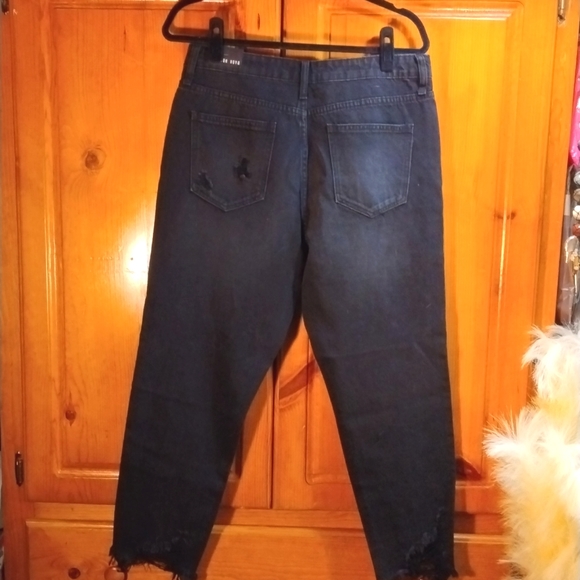 Jesns - Picture 3 of 5